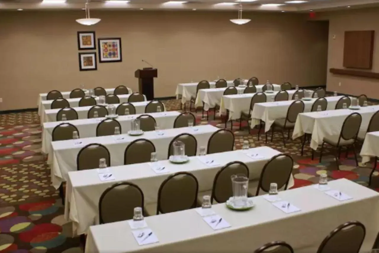 Homewood Suites By Hilton Phoenix Airport South Отель