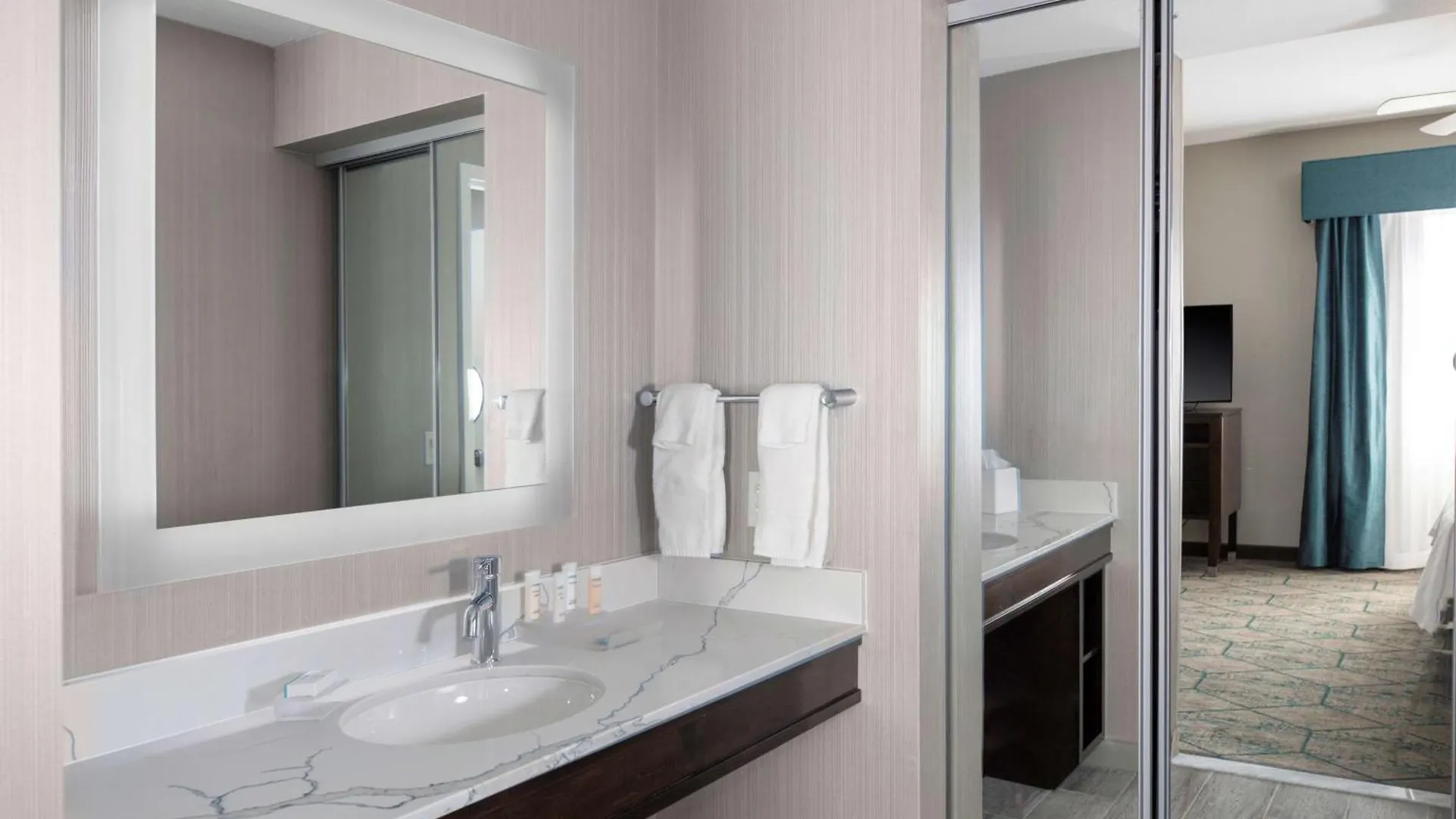 Отель Homewood Suites By Hilton Phoenix Airport South